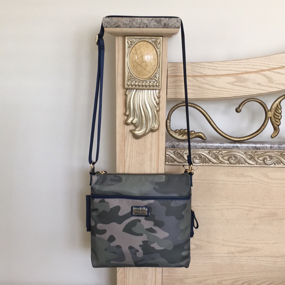 Tommy Hilfiger Army Nylon Crossbody - Picture 4 of 14
